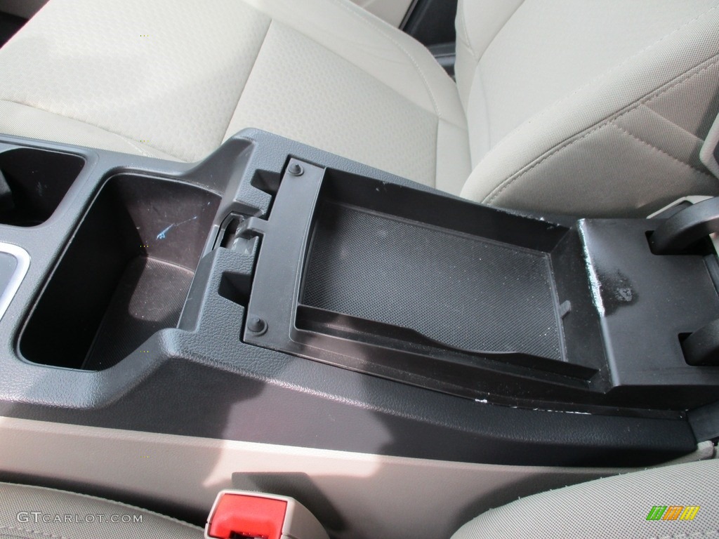 2017 Escape SE 4WD - Oxford White / Medium Light Stone photo #25