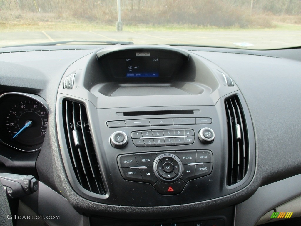 2017 Escape SE 4WD - Oxford White / Medium Light Stone photo #26