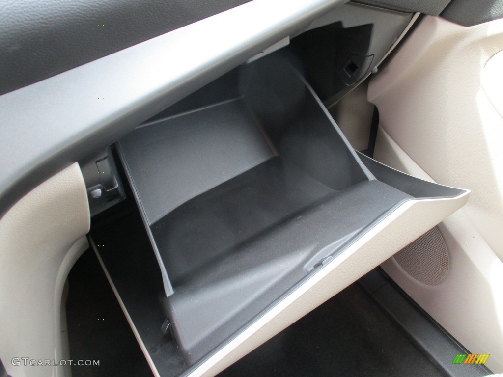 2017 Escape SE 4WD - Oxford White / Medium Light Stone photo #31