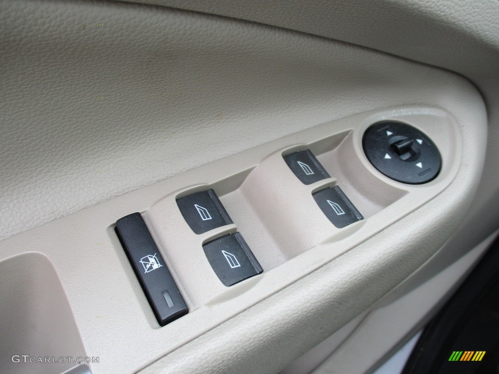 2017 Escape SE 4WD - Oxford White / Medium Light Stone photo #37