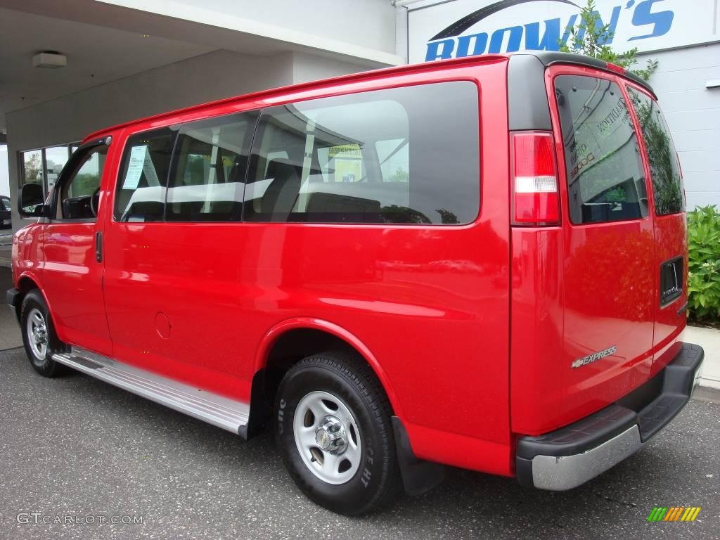 2006 Express LS 1500 Passenger van - Victory Red / Medium Dark Pewter photo #4