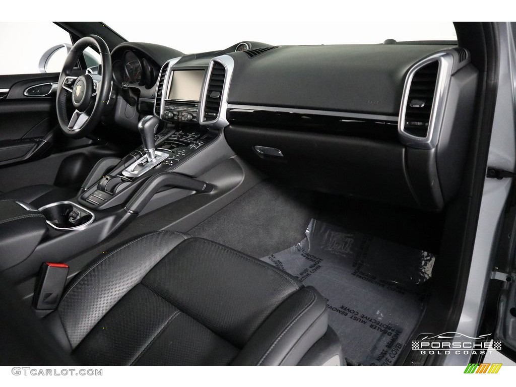 2016 Cayenne  - Rhodium Silver Metallic / Black photo #23