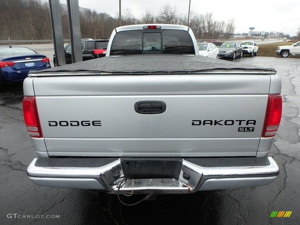 2004 Dakota SLT Club Cab 4x4 - Bright Silver Metallic / Dark Slate Gray photo #12