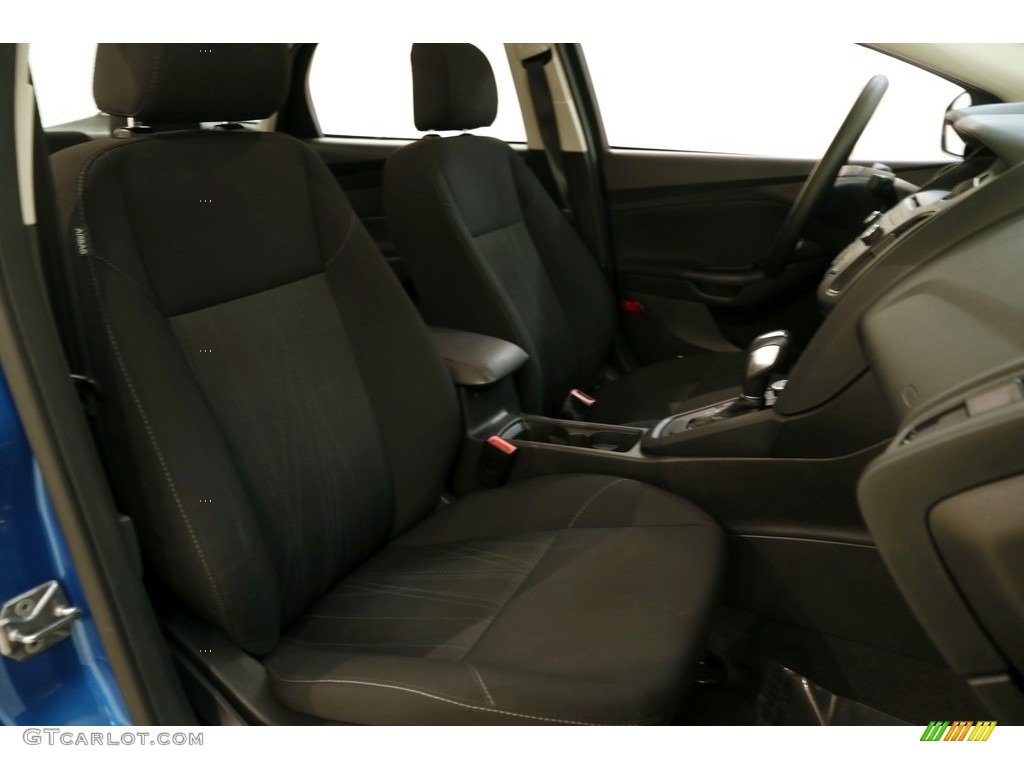 2016 Focus SE Sedan - Blue Candy / Charcoal Black photo #16