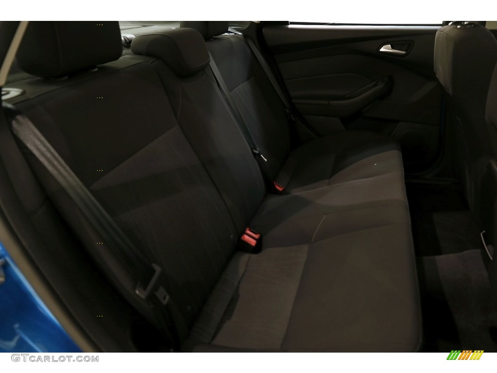 2016 Focus SE Sedan - Blue Candy / Charcoal Black photo #17