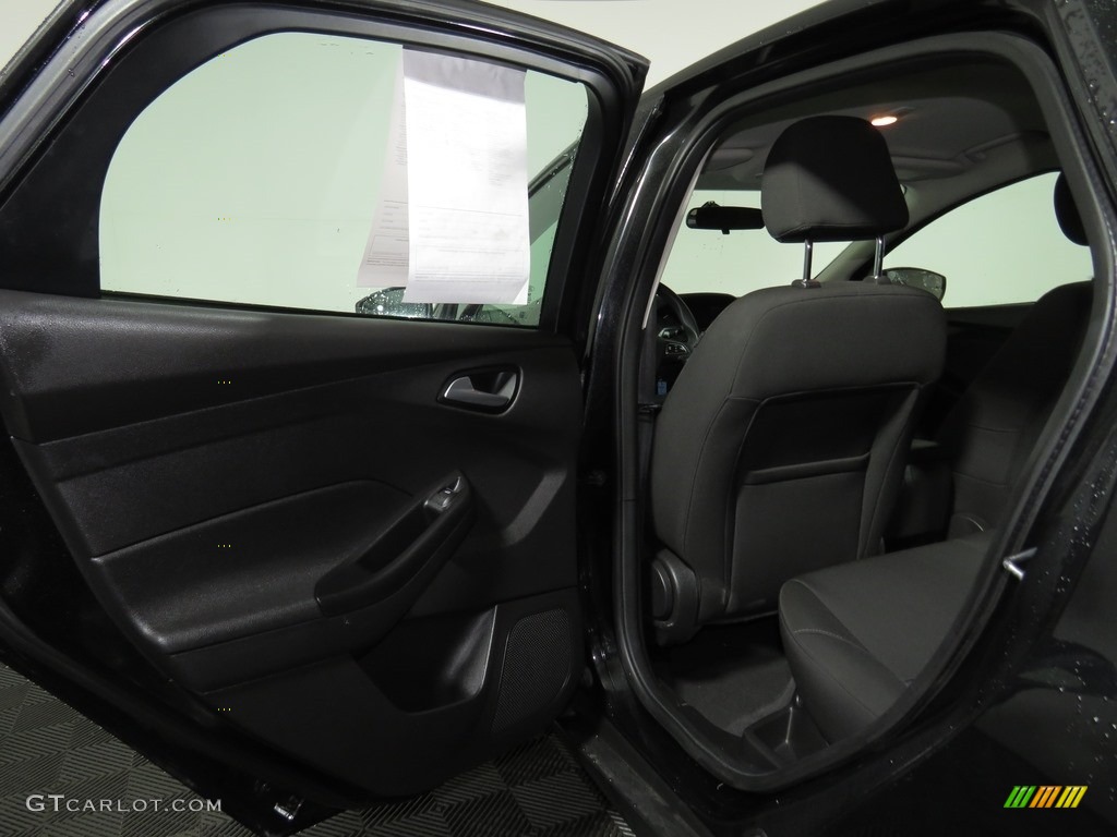 2015 Focus SE Hatchback - Tuxedo Black Metallic / Charcoal Black photo #27