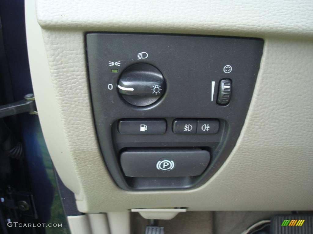 2004 XC90 2.5T - Nautic Blue Metallic / Taupe photo #36