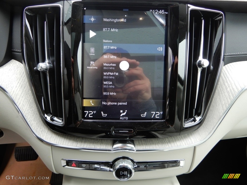 2019 Volvo XC60 T5 AWD Inscription Controls Photo #132514923