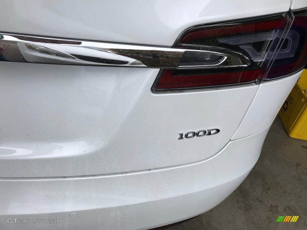 2017 Tesla Model S 100D Marks and Logos Photos