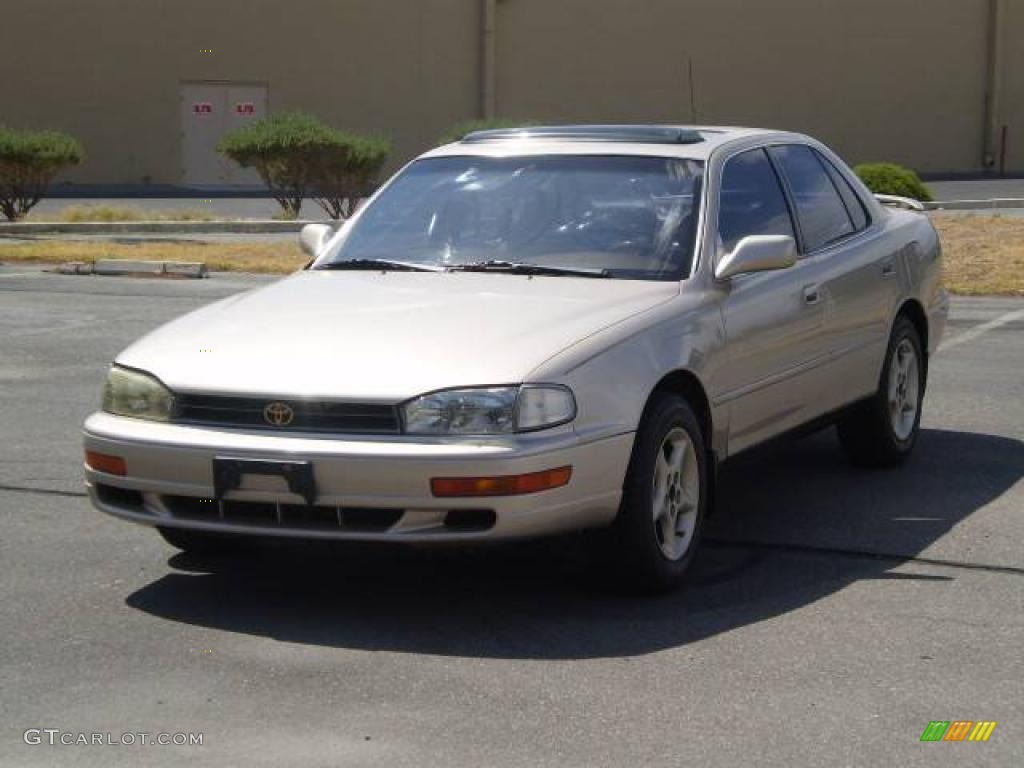 1994 Camry LE Sedan - Cashmere Beige Metallic / Beige photo #1