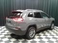 Sting-Gray - Cherokee Latitude Plus 4x4 Photo No. 6