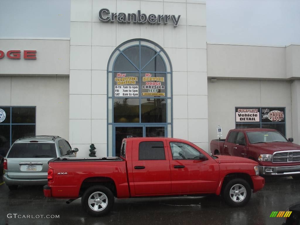 2008 Dakota SLT Crew Cab 4x4 - Flame Red / Dark Slate Gray/Medium Slate Gray photo #1