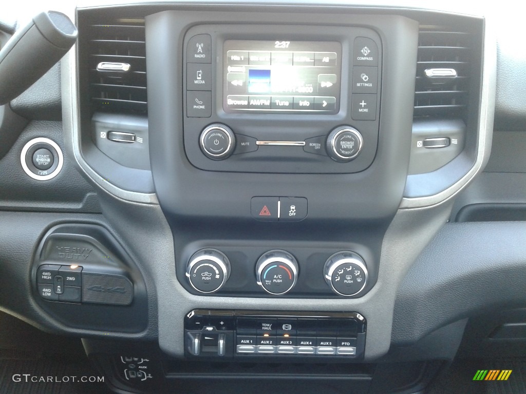 2019 Ram 4500 Tradesman Regular Cab 4x4 Chassis Controls Photo #132568068