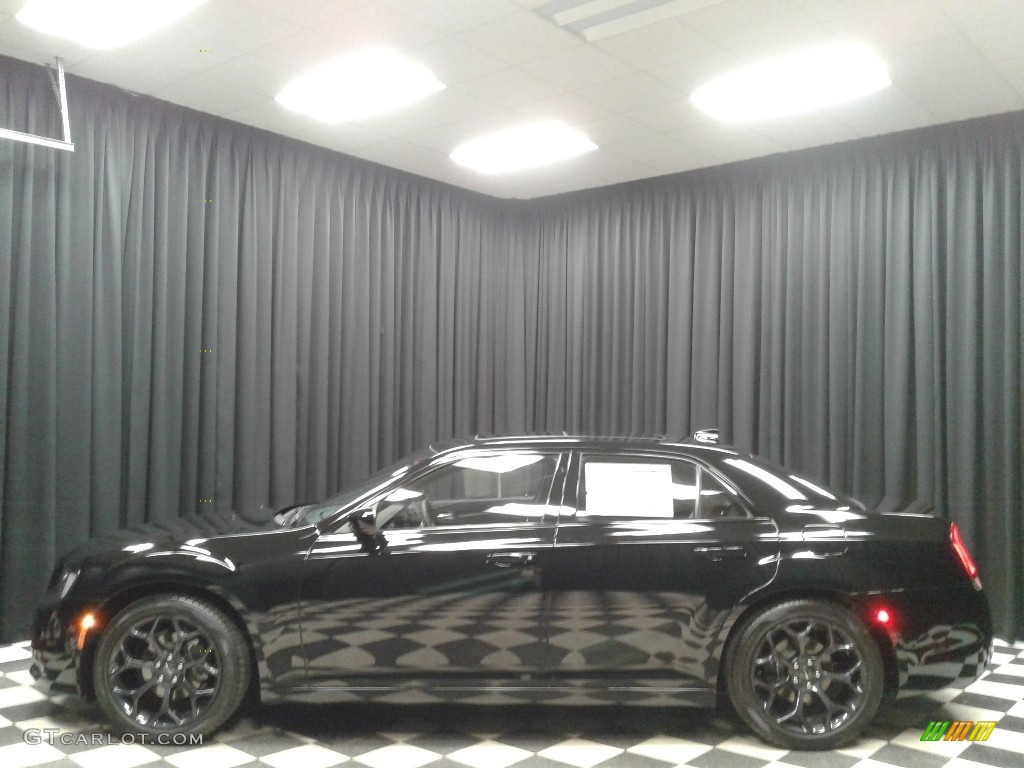 Gloss Black Chrysler 300