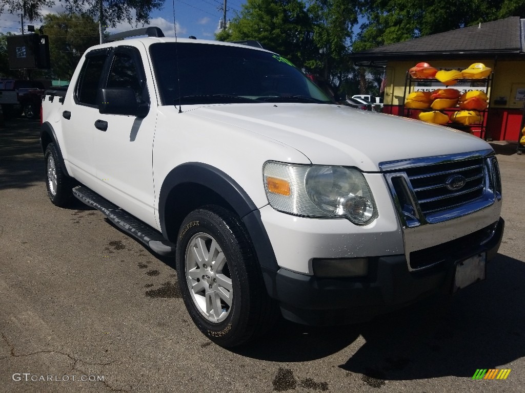 2007 Explorer Sport Trac XLT 4x4 - Oxford White / Light Stone photo #1