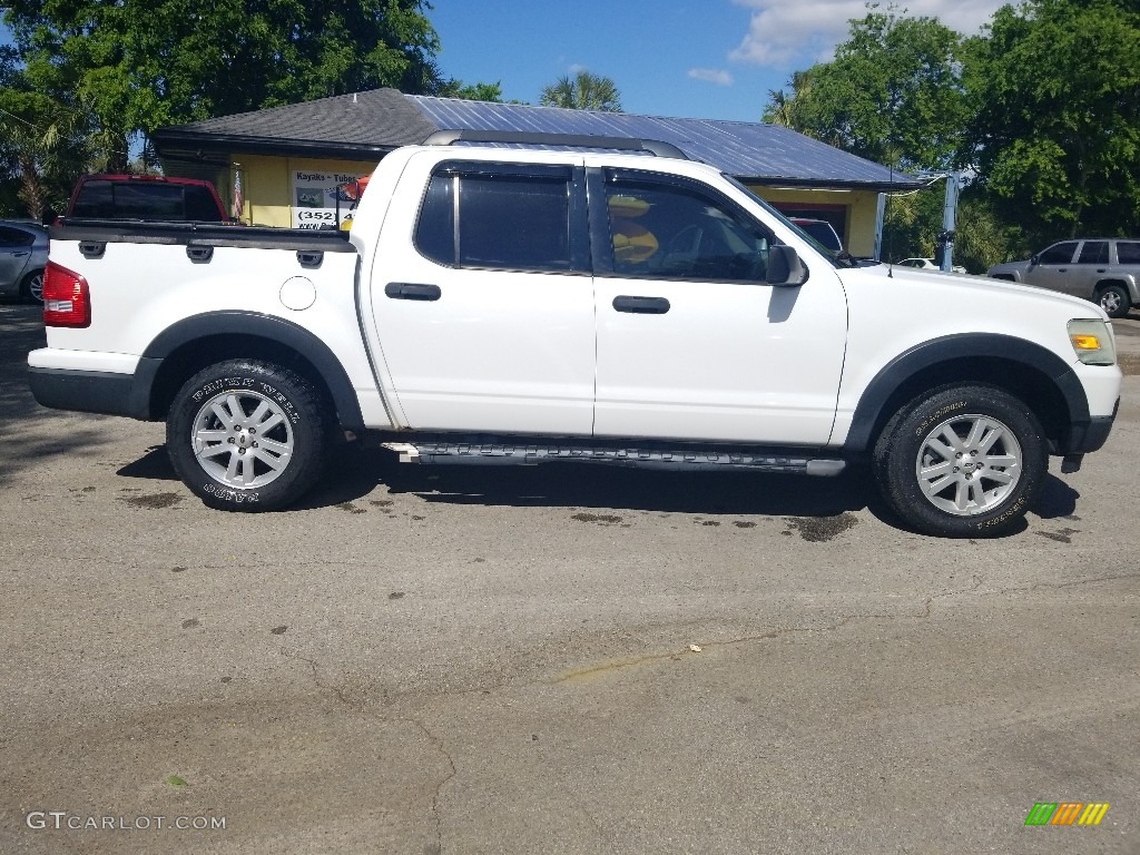 2007 Explorer Sport Trac XLT 4x4 - Oxford White / Light Stone photo #2