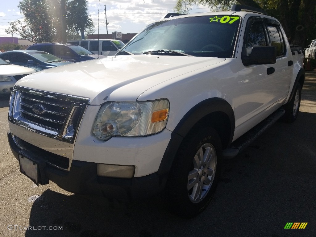 2007 Explorer Sport Trac XLT 4x4 - Oxford White / Light Stone photo #7