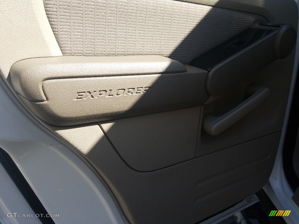 2007 Explorer Sport Trac XLT 4x4 - Oxford White / Light Stone photo #15