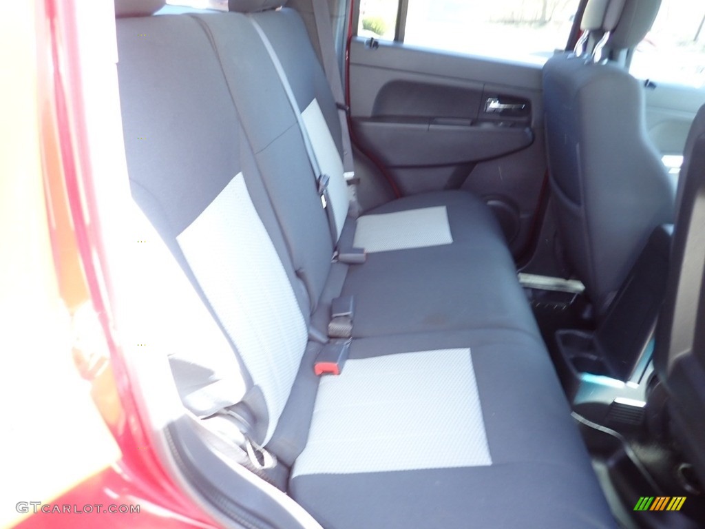 2010 Liberty Sport 4x4 - Inferno Red Crystal Pearl / Dark Slate Gray photo #14