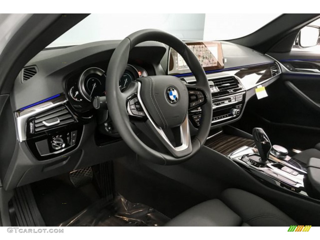 2019 5 Series 530e iPerformance Sedan - Glacier Silver Metallic / Black photo #4
