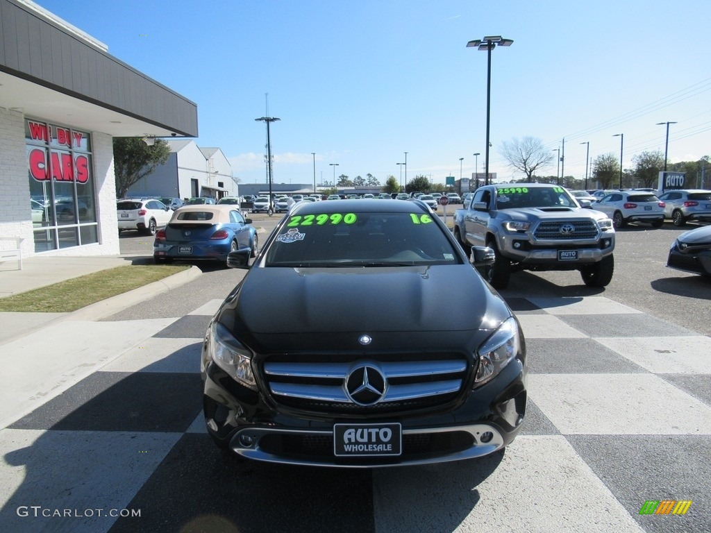 2016 GLA 250 - Night Black / Black photo #2