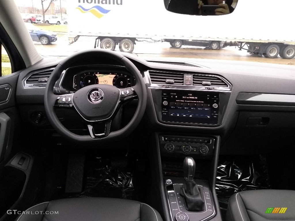 2019 Volkswagen Tiguan SEL Premium 4MOTION Dashboard Photos