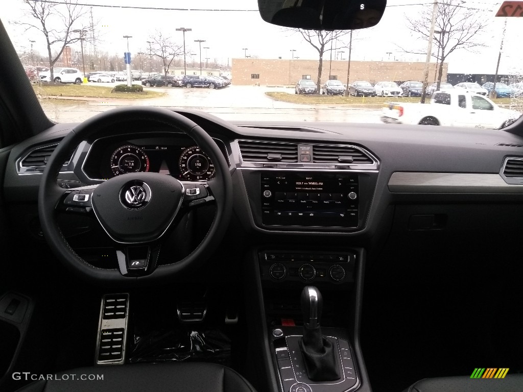 2019 Volkswagen Tiguan SEL R-Line 4MOTION Dashboard Photos