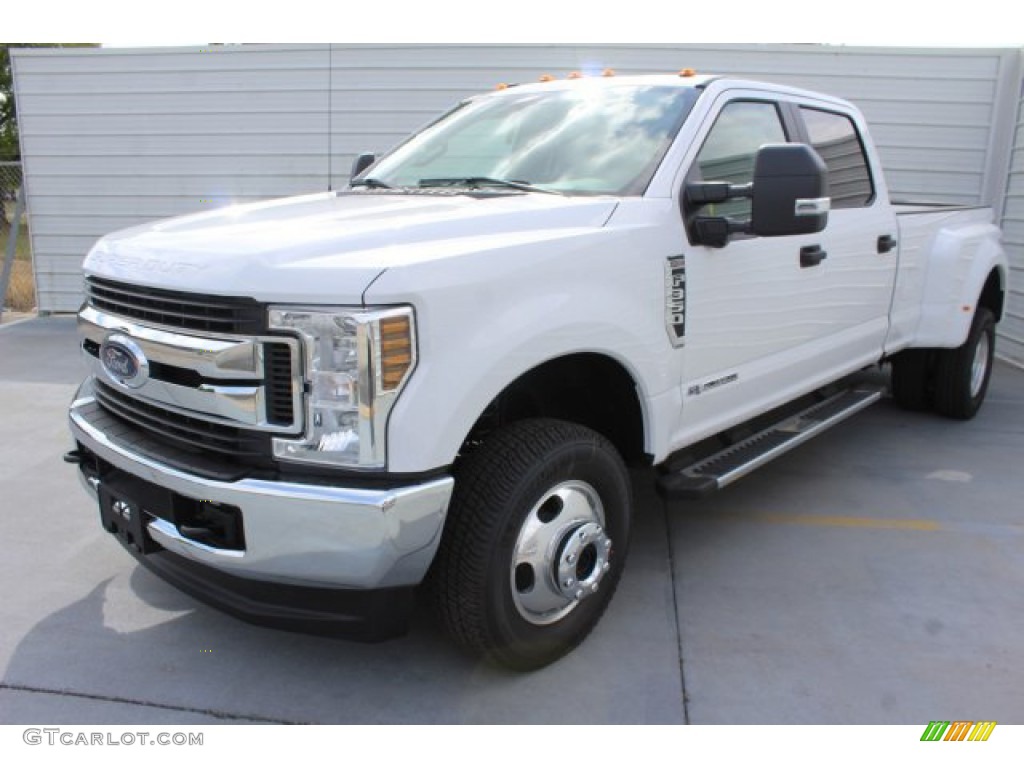 2019 F350 Super Duty XLT Crew Cab 4x4 - Oxford White / Earth Gray photo #3