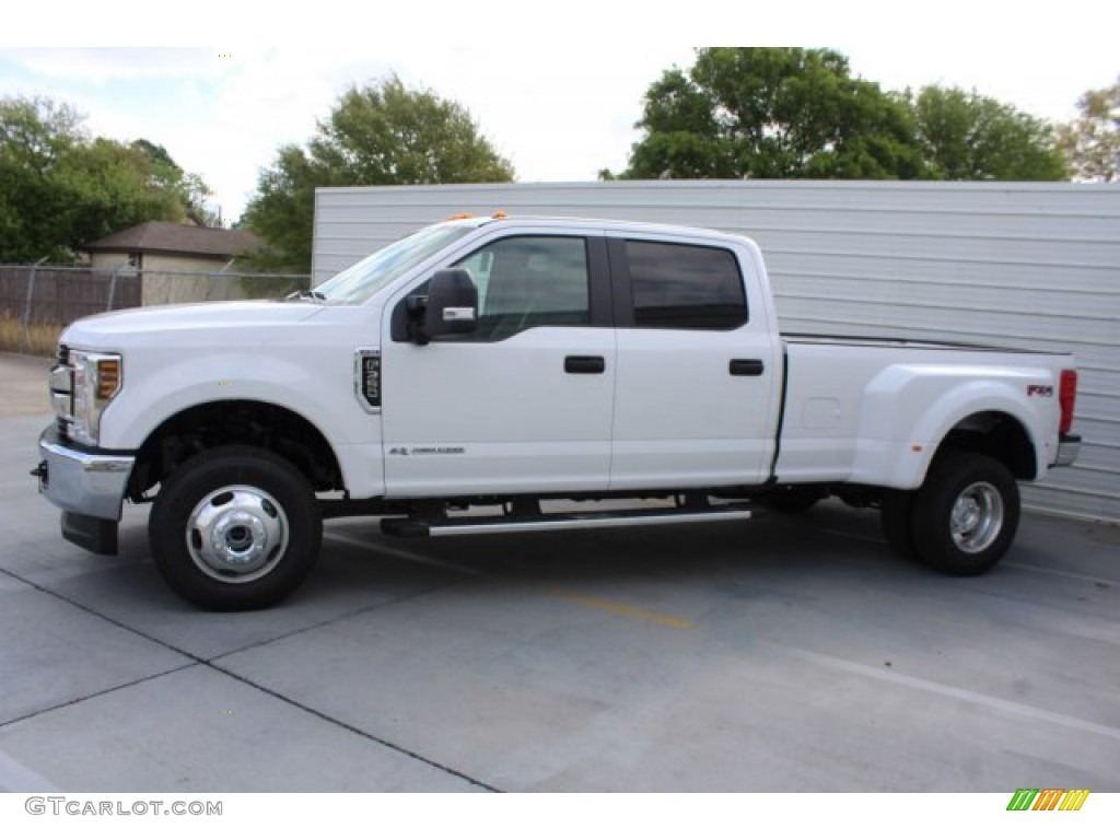 2019 F350 Super Duty XLT Crew Cab 4x4 - Oxford White / Earth Gray photo #6