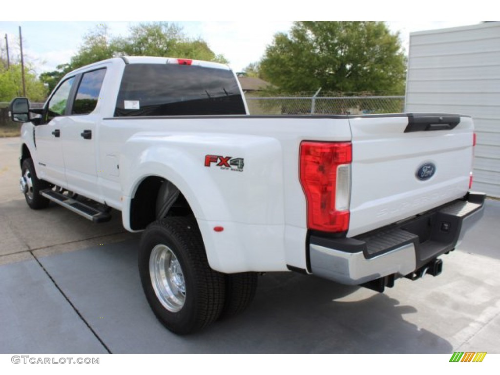 2019 F350 Super Duty XLT Crew Cab 4x4 - Oxford White / Earth Gray photo #7