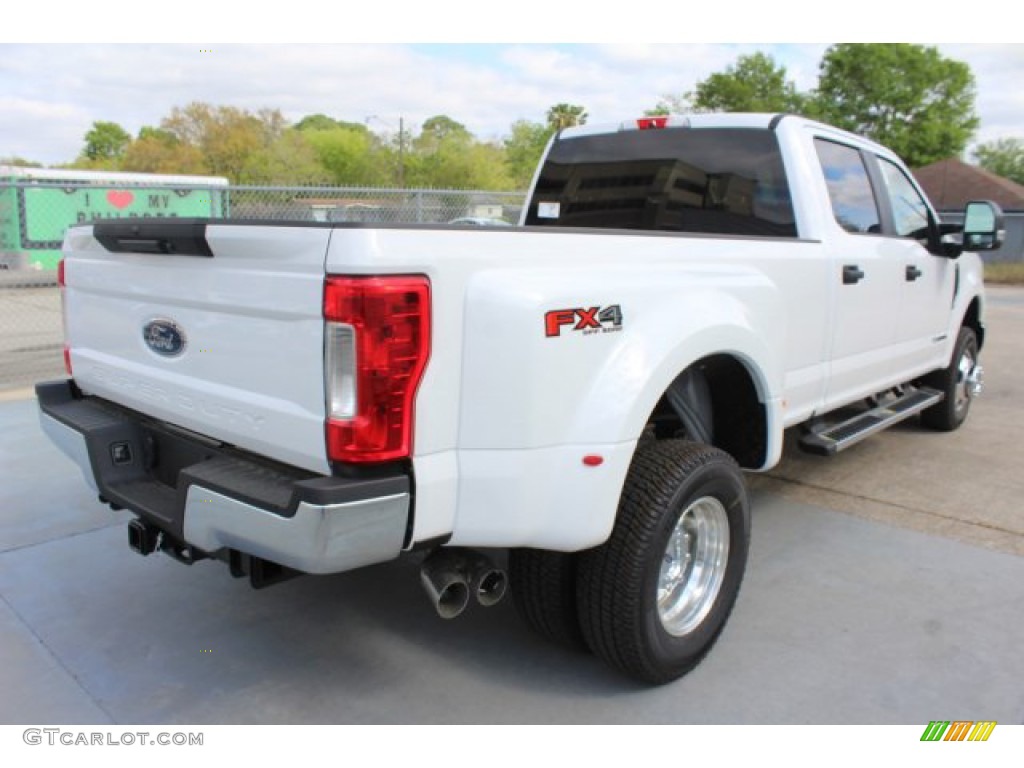 2019 F350 Super Duty XLT Crew Cab 4x4 - Oxford White / Earth Gray photo #9