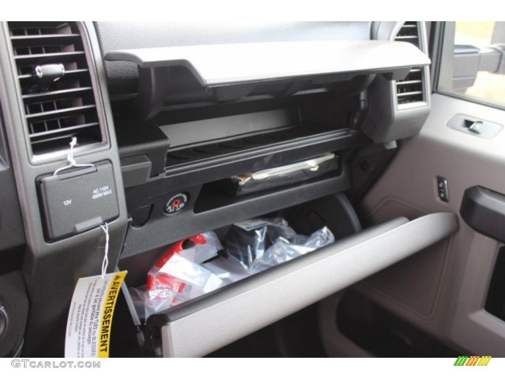 2019 F350 Super Duty XLT Crew Cab 4x4 - Oxford White / Earth Gray photo #20