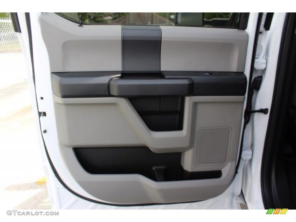 2019 F350 Super Duty XLT Crew Cab 4x4 - Oxford White / Earth Gray photo #25