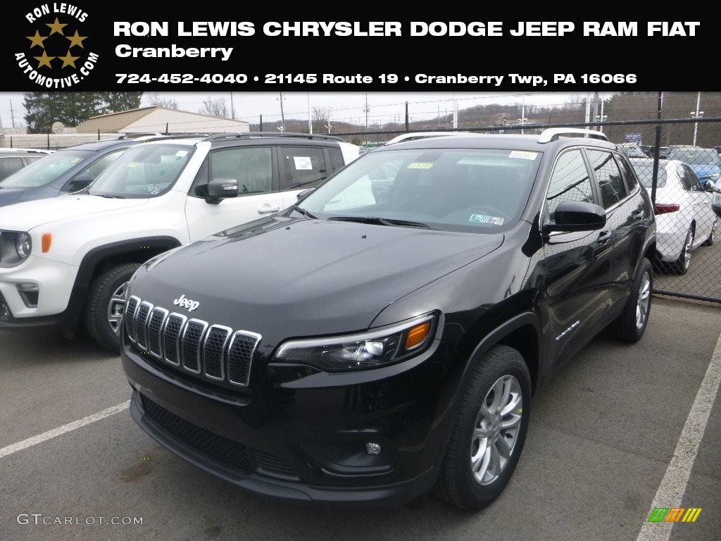 2019 Cherokee Latitude - Diamond Black Crystal Pearl / Black photo #1