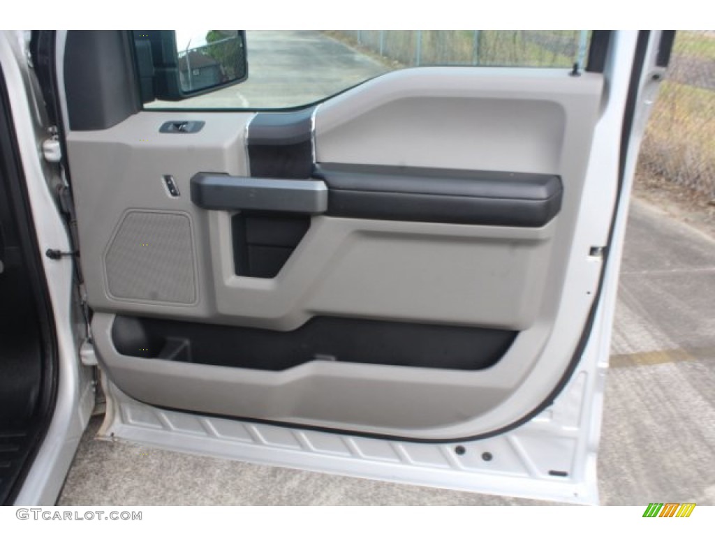 2018 F150 XL SuperCrew - Ingot Silver / Earth Gray photo #23