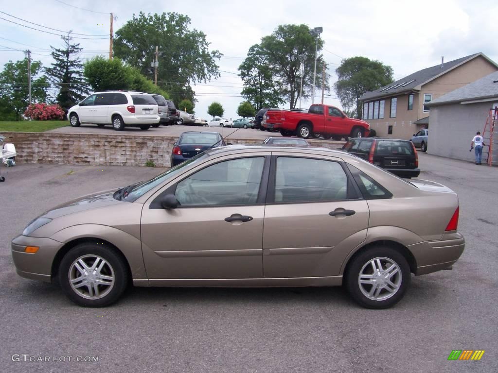 2003 Focus SE Sedan - Arizona Beige Metallic / Medium Parchment photo #7