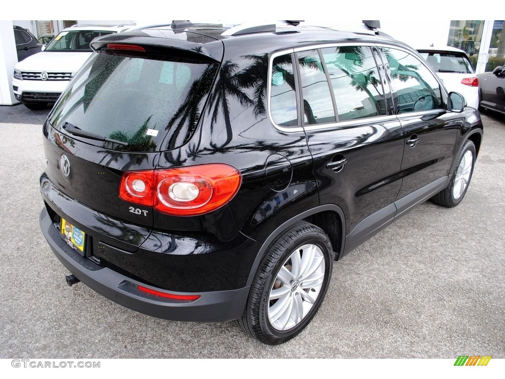 2011 Tiguan SE - Deep Black Metallic / Sandstone photo #9
