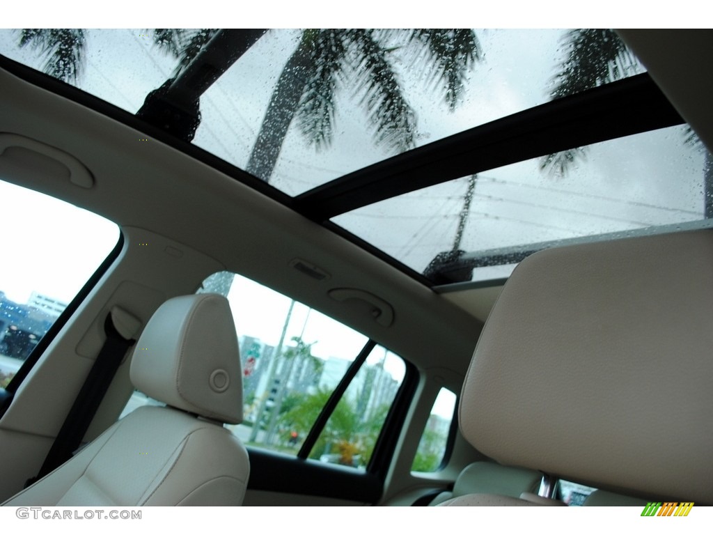 2011 Tiguan SE - Deep Black Metallic / Sandstone photo #13