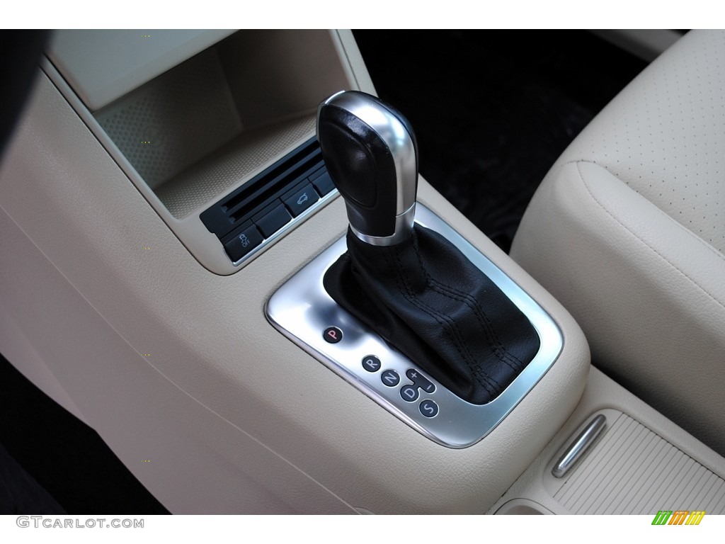 2011 Tiguan SE - Deep Black Metallic / Sandstone photo #14
