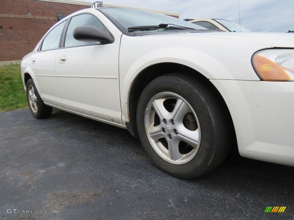 2005 Stratus SXT Sedan - Stone White / Dark Slate Gray photo #2