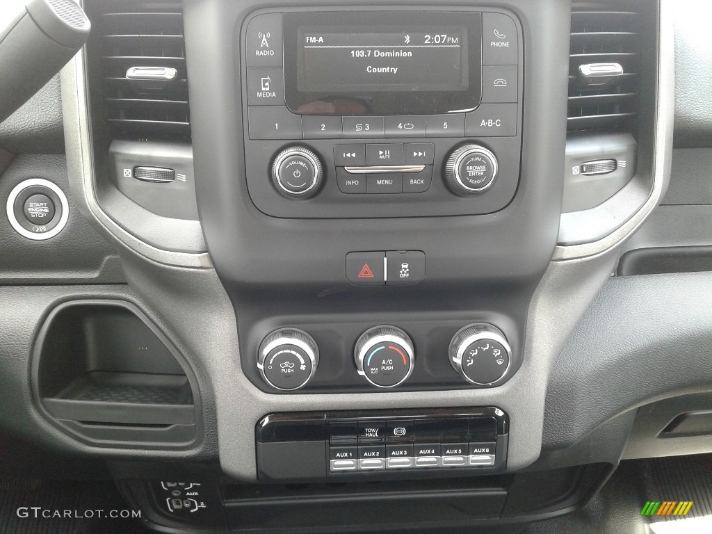 2019 Ram 5500 Tradesman Regular Cab 4x4 Chassis Controls Photo #132613874