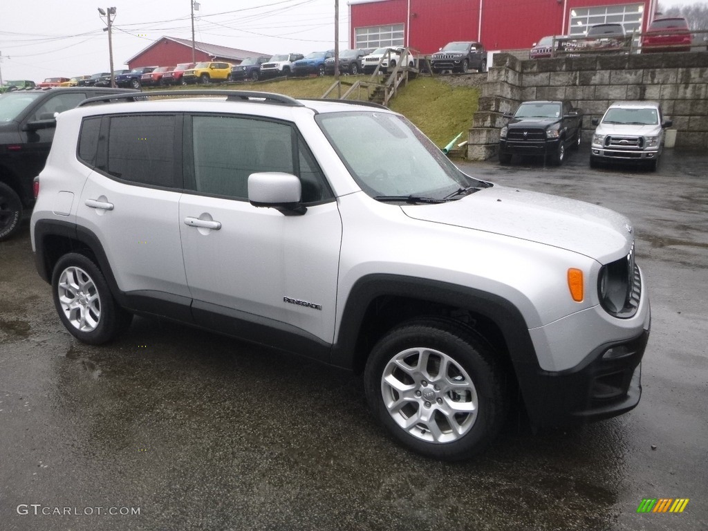 2018 Renegade Latitude 4x4 - Glacier Metallic / Black photo #7