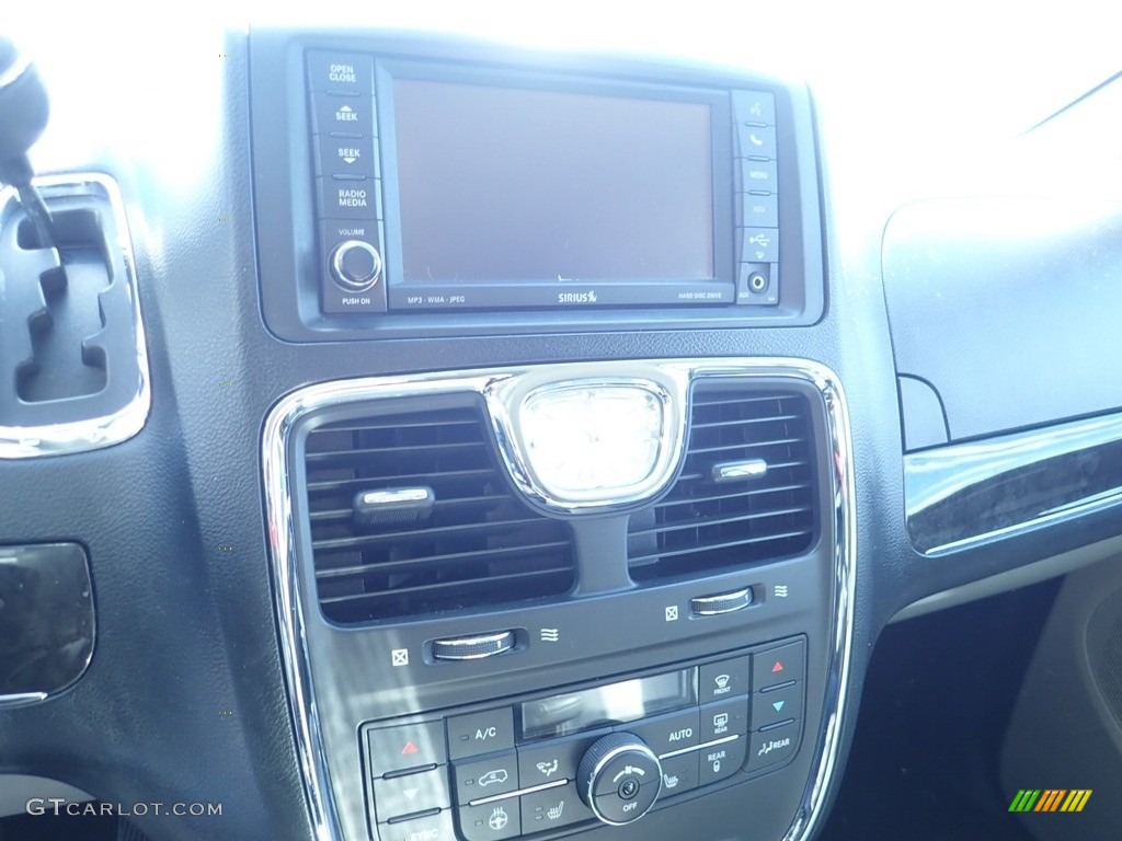 2012 Town & Country Touring - L - Dark Charcoal Pearl / Black/Light Graystone photo #13