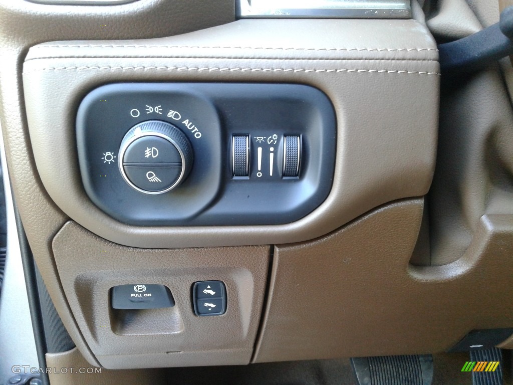 2019 1500 Long Horn Crew Cab 4x4 - Billett Silver Metallic / Mountain Brown/Light Frost Beige photo #17