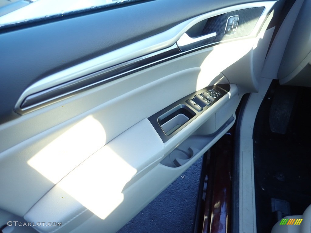 2017 Fusion SE AWD - Ruby Red / Medium Light Stone photo #19