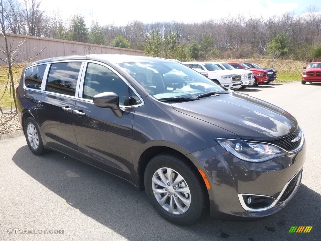 Granite Crystal Metallic 2019 Chrysler Pacifica Touring Plus Exterior Photo #132647866