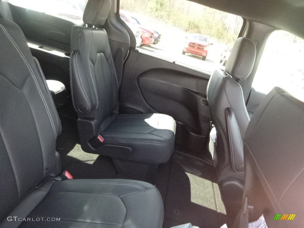 2019 Chrysler Pacifica Touring L Rear Seat Photo #132648319
