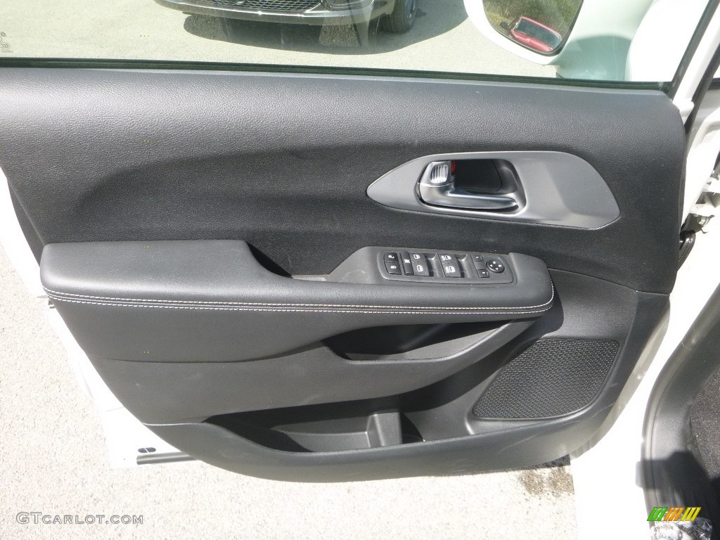 2019 Chrysler Pacifica Touring L Door Panel Photos