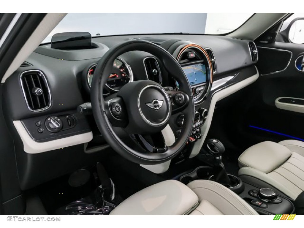 2018 Mini Countryman Cooper ALL4 Front Seat Photo #132655393