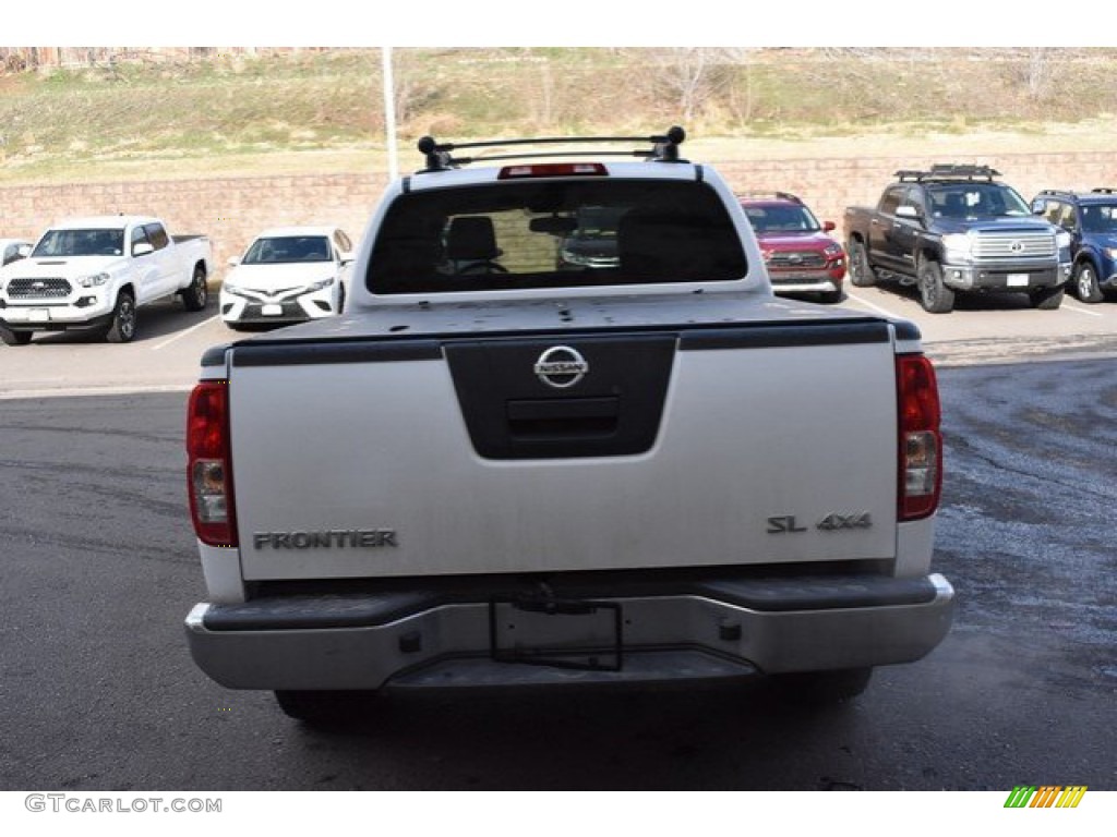 2012 Frontier SL Crew Cab 4x4 - Avalanche White / Steel photo #5